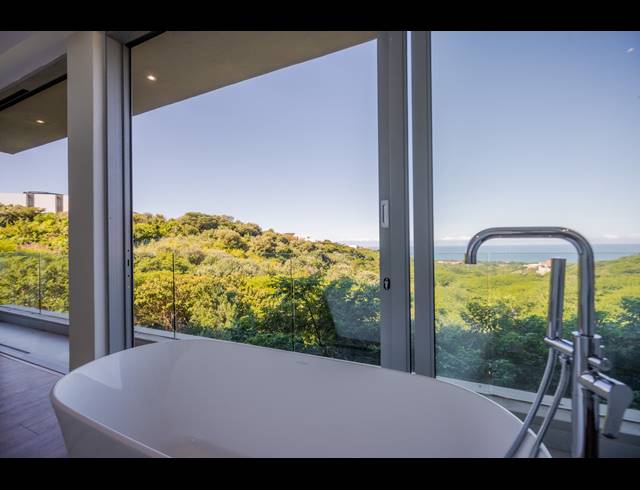 4 BEDROOM TOWNHOUSE FOR SALE IN LA LUCIA RIDGE